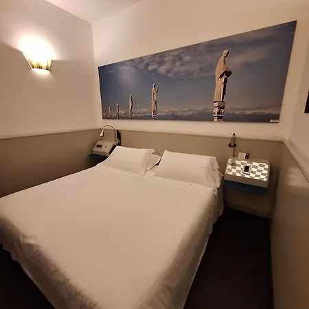 Готель Sure By Western Milano 4*