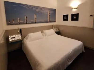 Готель Sure By Western Milano 4*
