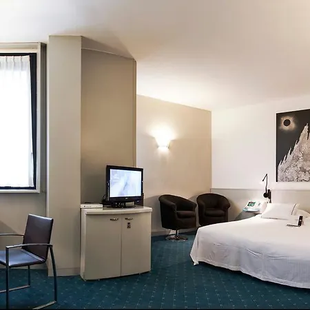 Sure By Western Milano Готель 4*